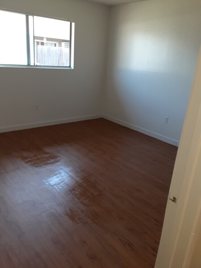 Building Photo - 112 S Delano St