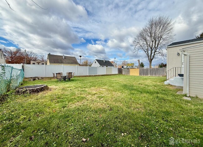 Building Photo - 33 Windsor Dr