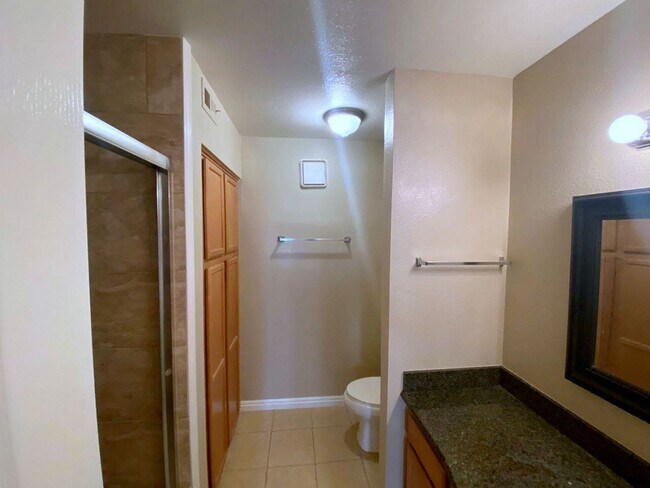 Building Photo - Spacious 1st Floor Condo at The Lakes