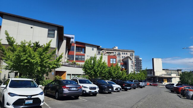 Building Photo - Corner Townhouse in Downtown Tacoma with A...