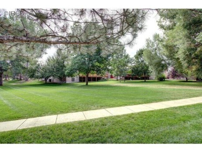 Building Photo - Inviting 2-Bedroom Condo Near Shopping & Dining | Available Early July