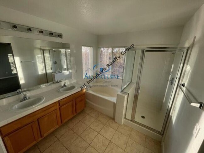 Building Photo - Charming 3-Bedroom Home in Desirable Folso...