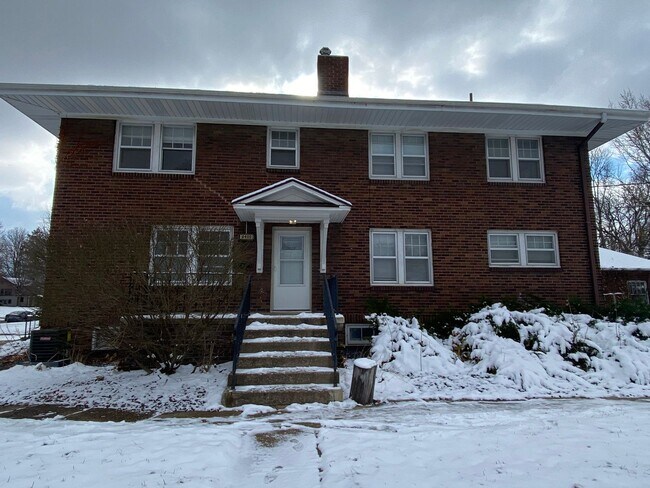 Primary Photo - 4400 University Ave