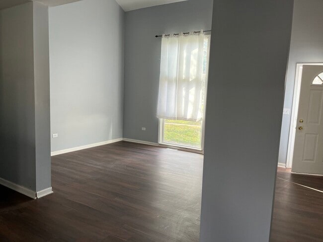 Building Photo - 1221 Springdale Cir