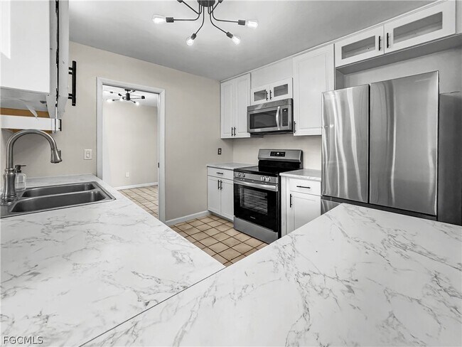 Building Photo - 206 SE 46th Ter