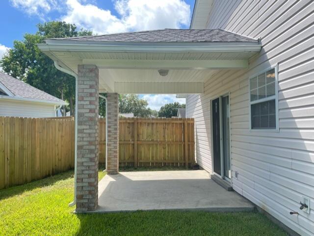 Building Photo - 925 Village Ln