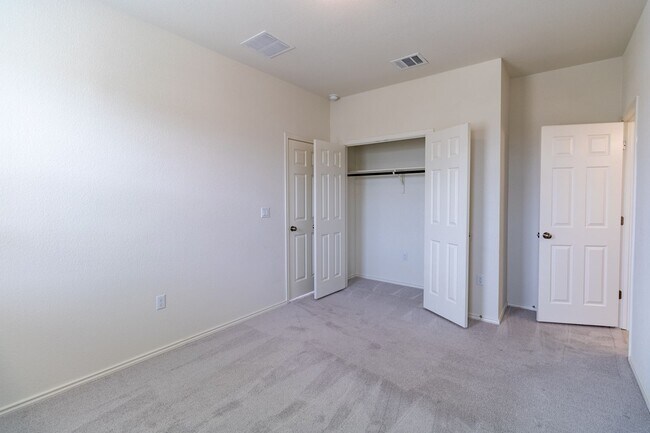 Building Photo - Charming Oasis in Wells Branch: Spacious 3-Bed Home with Stylish Upgrades!