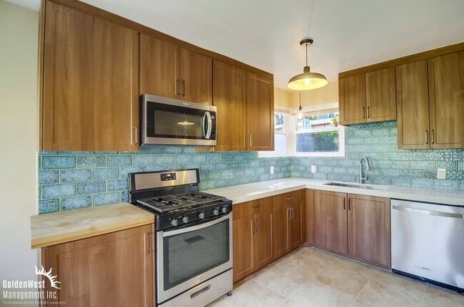 Building Photo - Newly Upgraded 3Bdm 2Ba Home in the Heart ...