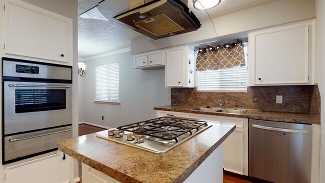 Building Photo - 11807 Monticeto Ln