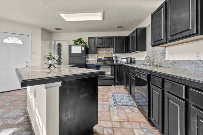 Building Photo - 2105 Capstan Dr