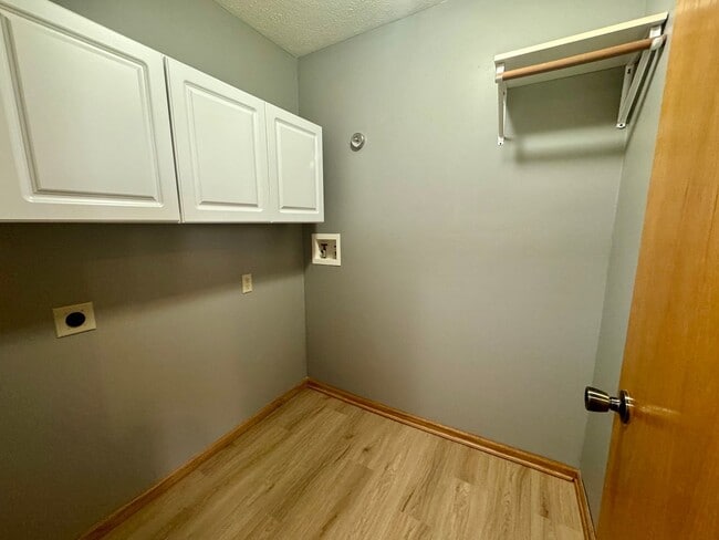 Building Photo - 3 bed 2 bath ZERO entry townhouse in Capitol Beach