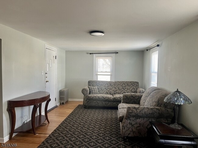 Building Photo - 52 Maple Ave