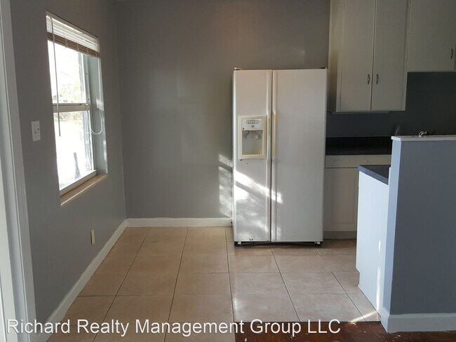 Building Photo - 1 br, 1 bath House - 532 W. De Soto Street