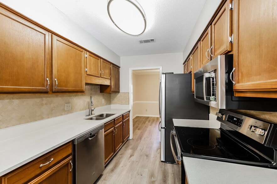 Building Photo - 7965 Meadow Trail Dr