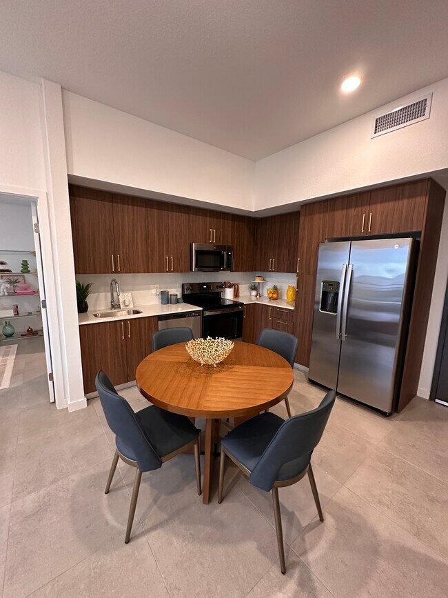 Building Photo - 1849 Madison St