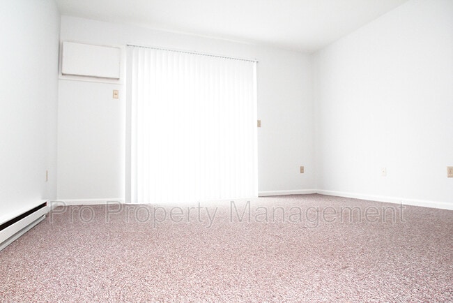 Building Photo - 267 Willow Springs