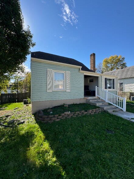 Building Photo - 805 E Taylor St