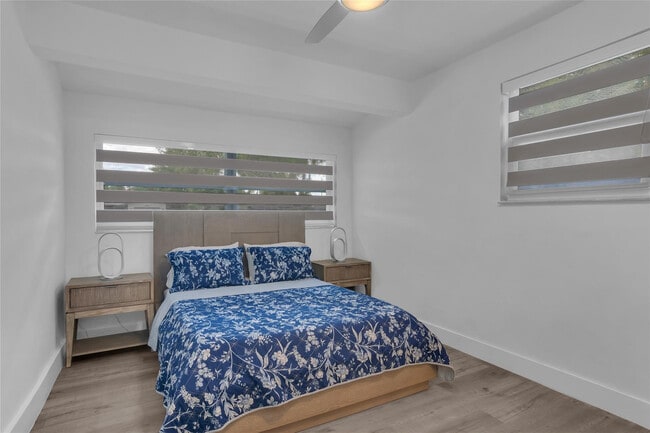 Building Photo - 5311 Pierce St