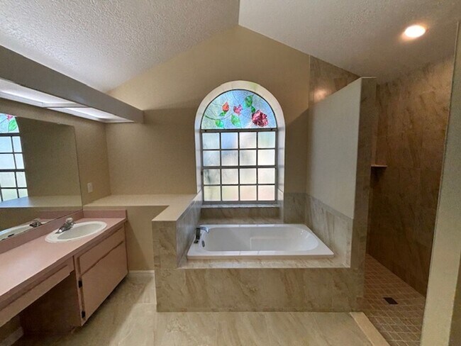 Building Photo - Pool Home in 7-Hills