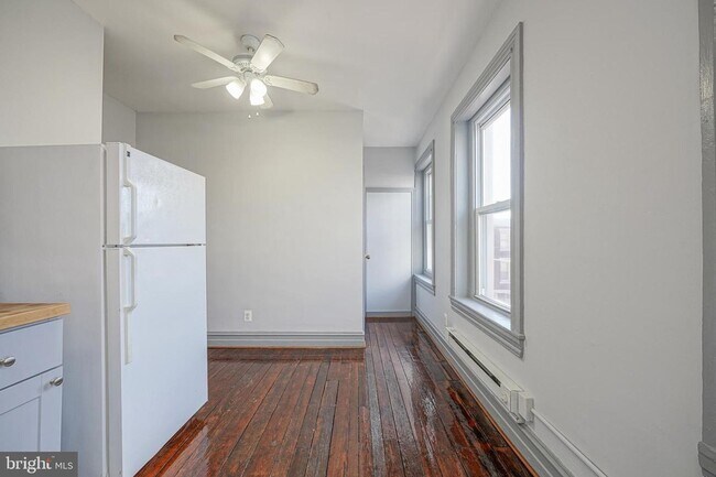 Building Photo - 1525 Tasker St