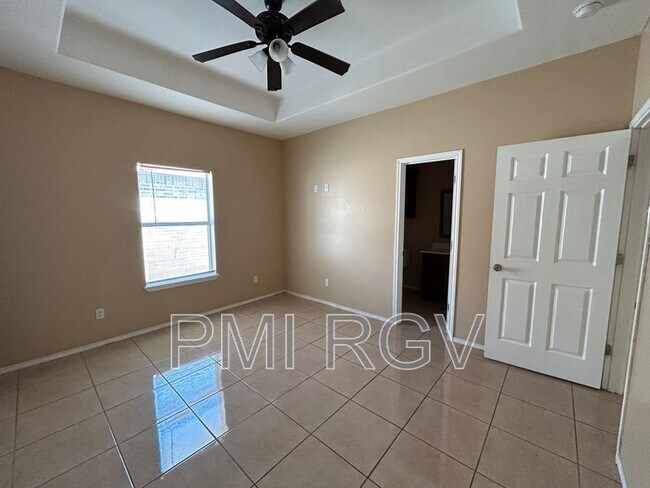 Building Photo - 2708 Primrose Ave