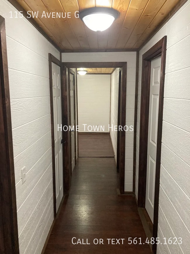 Building Photo - 115 SW Ave G