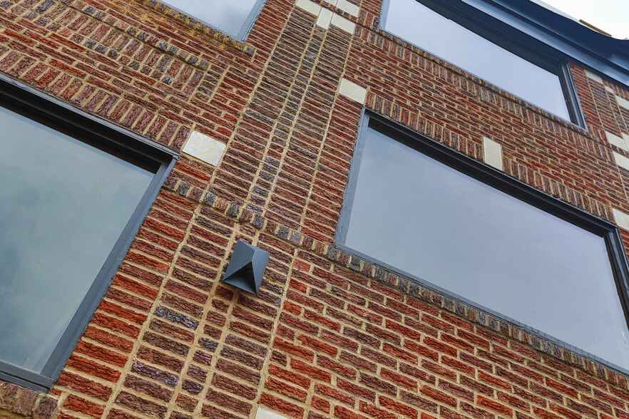 Building Photo - 144 E 21st St