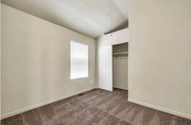 Building Photo - Stunning Home in Excellent Location!
