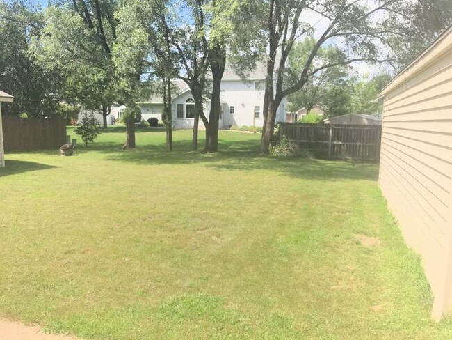 Building Photo - 319 Opal Cir