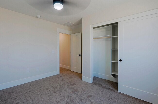Building Photo - 2351 E Cana Ln