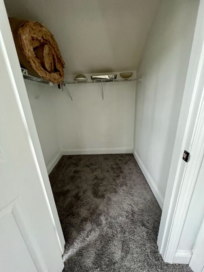 Building Photo - Newly updated 4 Bedroom/4 Bathroom House!