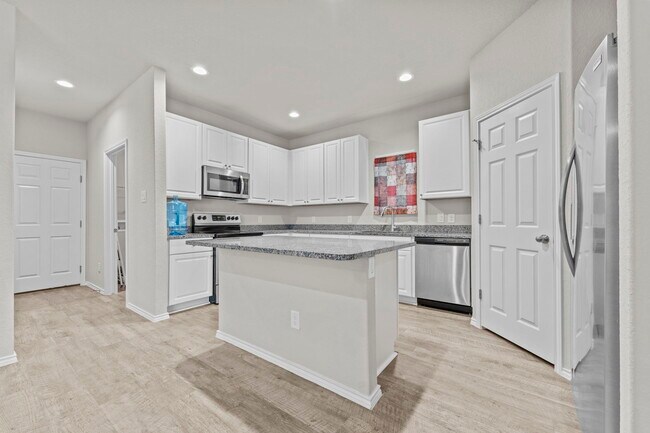 Building Photo - 7115 Mesa Cliffs