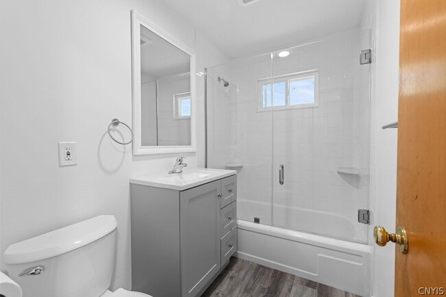 Building Photo - 330 Draper Ave