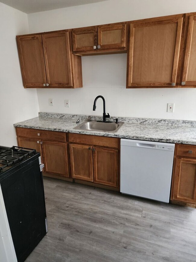 Building Photo - 11790 Outer Dr E