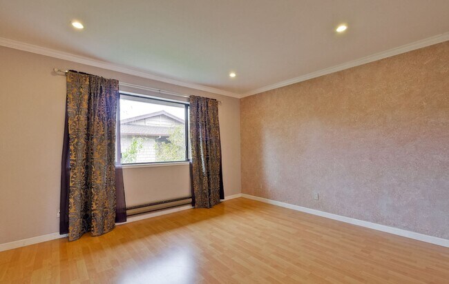 Building Photo - Popular Woodside Commons at Its Finest.