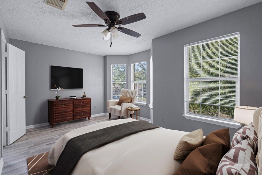 Virtually staged - 12326 Kings Chase Dr