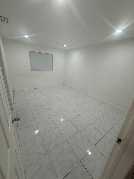 Building Photo - 1608 NW 58th Ter