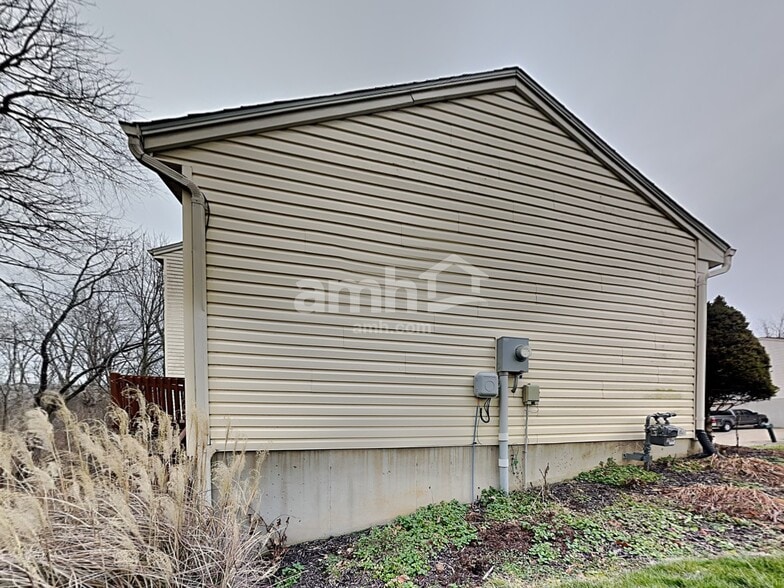 Building Photo - 7450 Sterling Springs Way