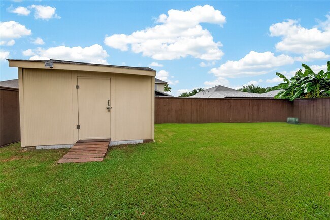 Building Photo - 10931 View Pointe Ln