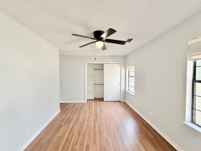 Building Photo - 5949 Rolling Greens Dr