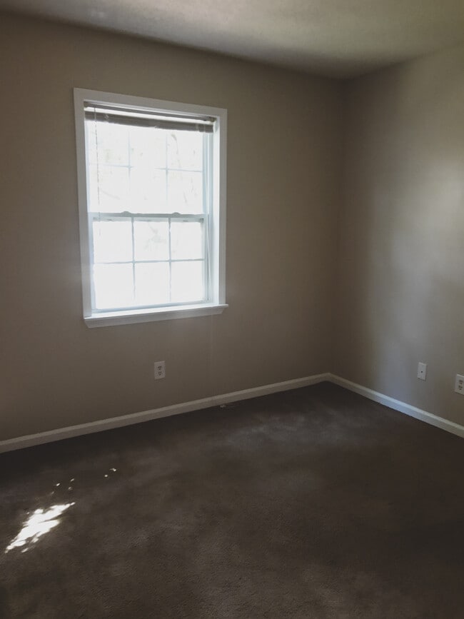 3rd bedrooom - 505 Aster Ct
