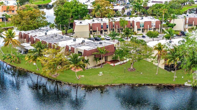 Building Photo - 8980 Palm Tree Ln