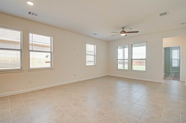 Building Photo - 8011 Colony Chase Ct