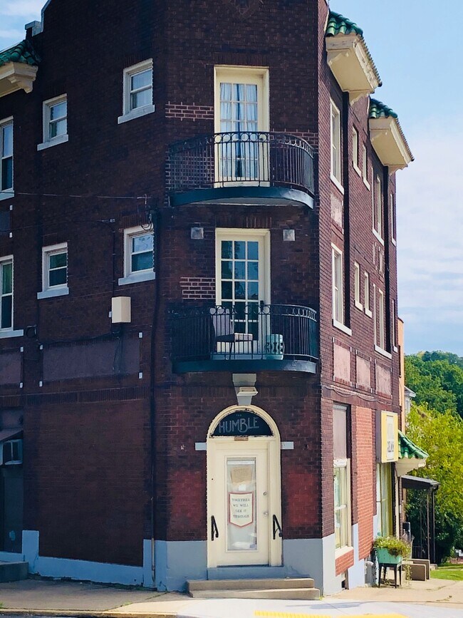Building Photo - 3596 Brighton Rd