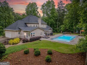 Building Photo - 9950 Farmbrook Ln