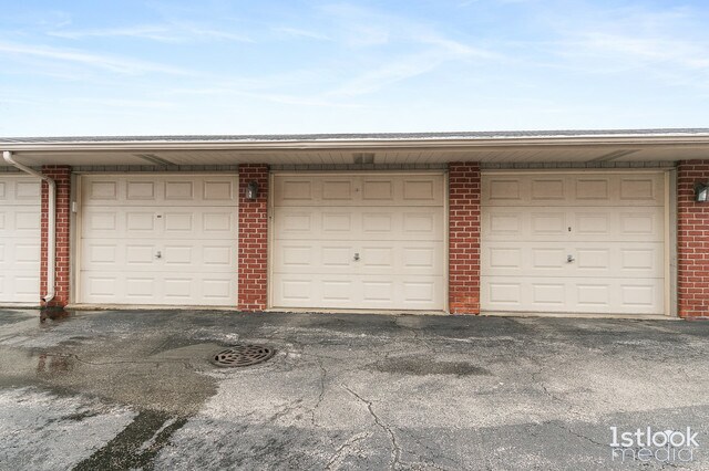 Building Photo - 11110 E Cove Cir