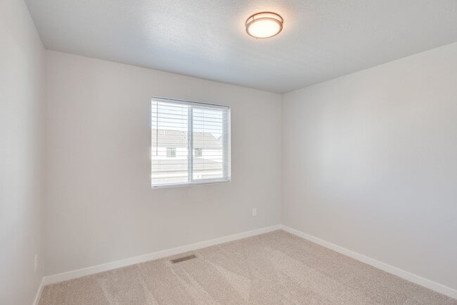 Building Photo - Baraya Townhomes: Modern Townhomes for Rent in Meridian, ID