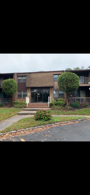 Building Photo - 107 Sharon Garden Ct