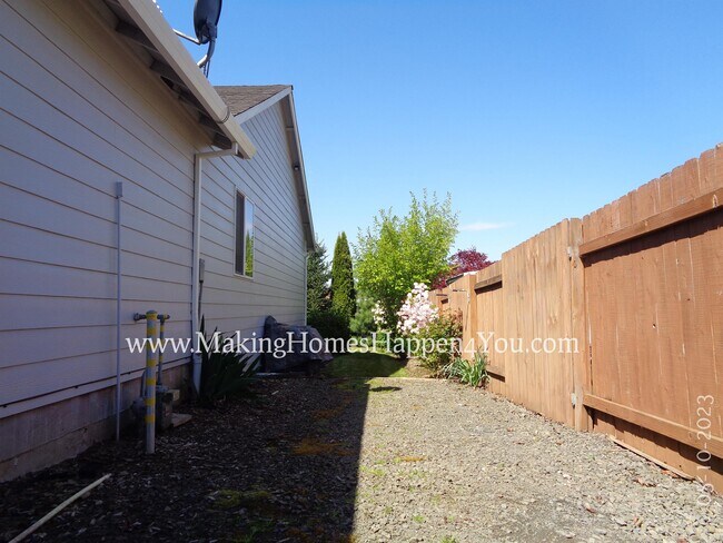 Building Photo - 405 Lavender St