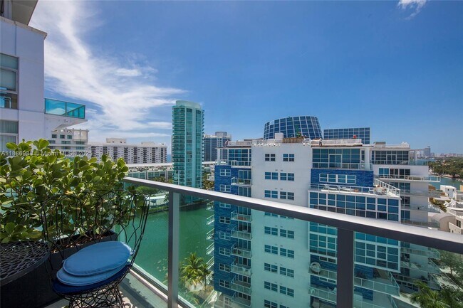 Building Photo - 201 Aqua Ave